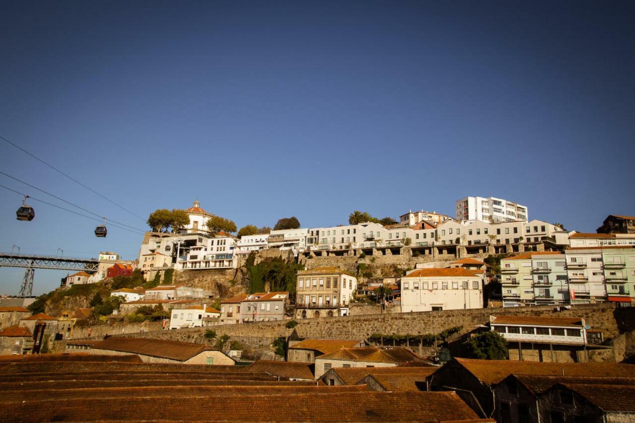 Porto Views & Wines By Porto Hosts *