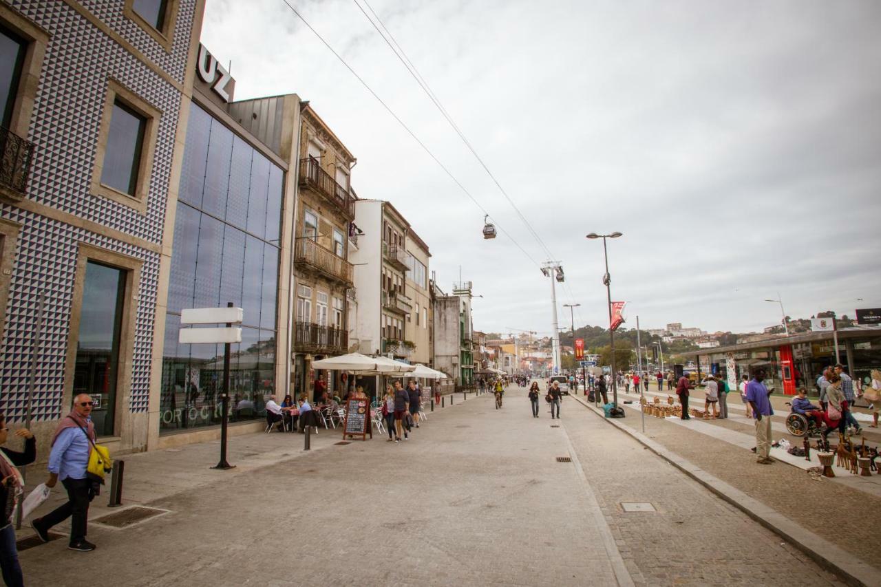 Porto Views & Wines By Porto Hosts *