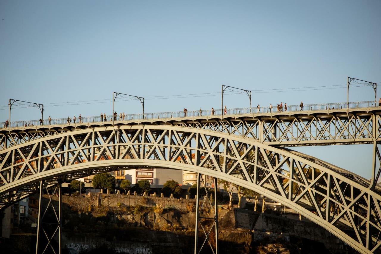 Porto Views & Wines By Porto Hosts *